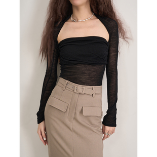 柔软亲肤自然褶皱针织抹胸 力量感 连肩披肩上衣 女性 LANVIVIER