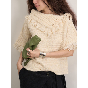 文艺气质不对称牛角扣大翻领立体绞花奶白色针织衫 LANVIVIER 法式