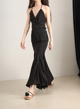 LANVIVIER 酷飒ALLBLACK穿搭 立体剪裁V领吊带背心+大摆鱼尾半裙