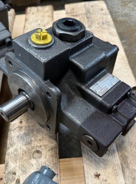 1x Mannesmann Rexroth 454592/7 1 PV1V4-17/20RA01MC160N0-A17