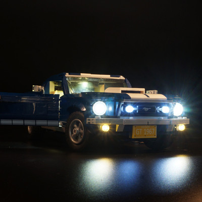 防尘展示可匀野马灯光拼搭模型