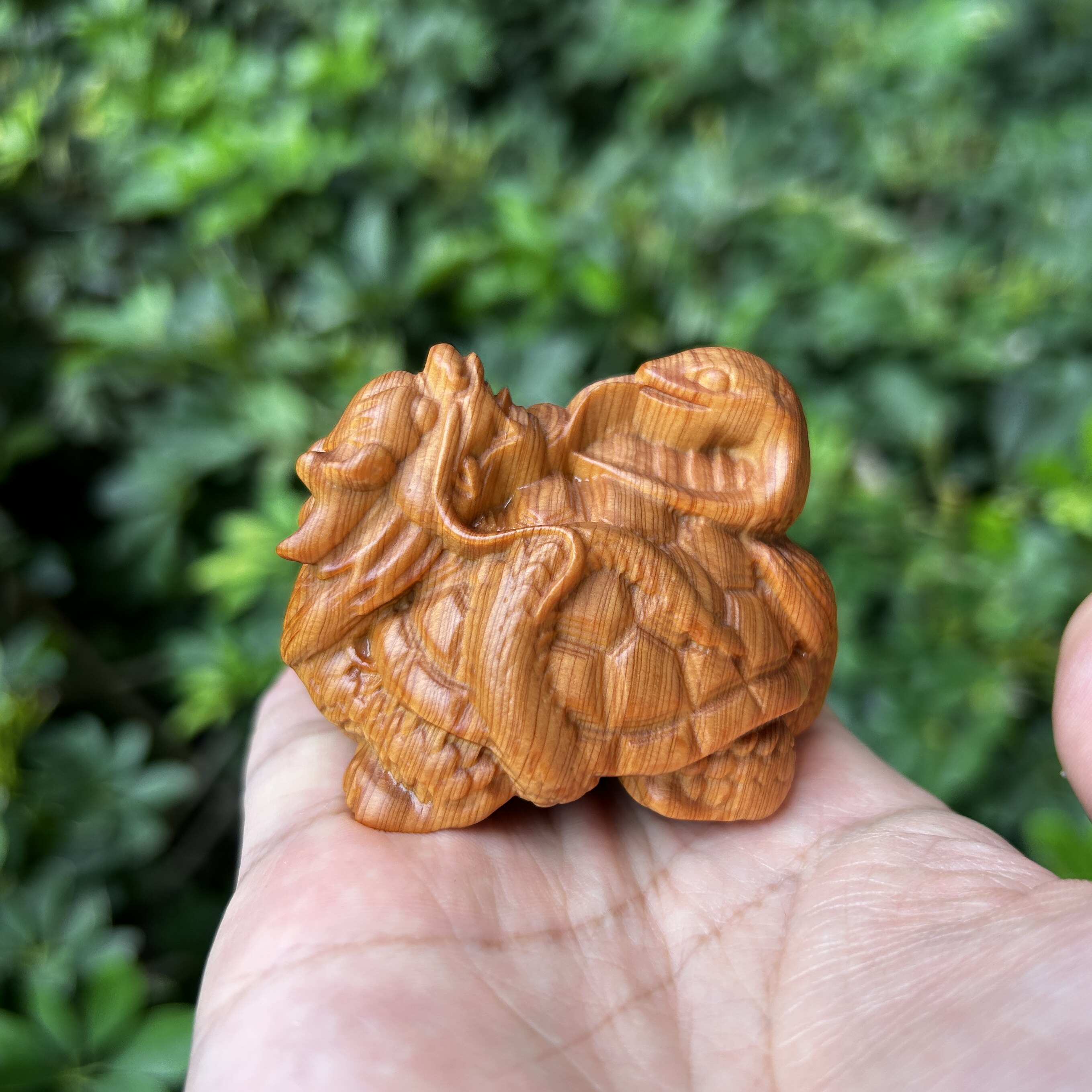 天然太行崖柏木雕刻玄武龙龟蛇瑞兽文玩手把件吉祥中式桌面小摆件