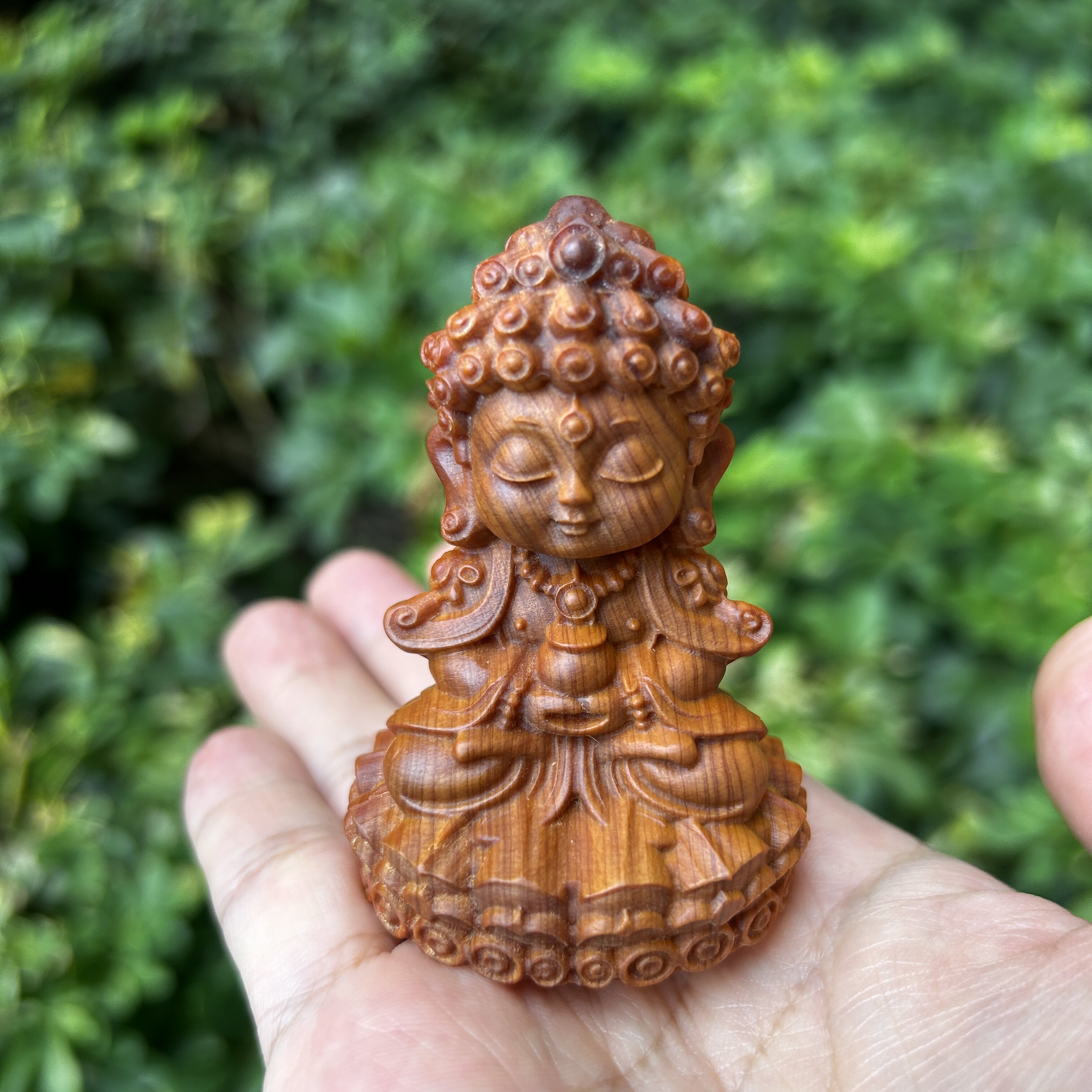 天然崖柏实木雕刻药师佛可爱佛像创意文玩手把件桌面工艺品小摆件