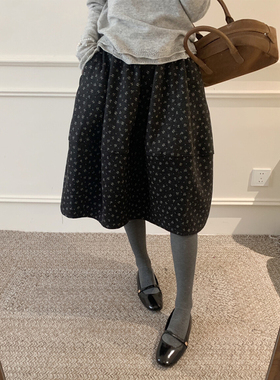 2025新款冬复古小碎花毛呢半身裙女高腰百搭A字中长款黑色花苞裙