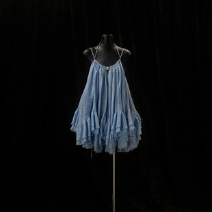 古力娜扎同款时尚新款A型露背吊带花朵连衣裙提花荷叶边短款