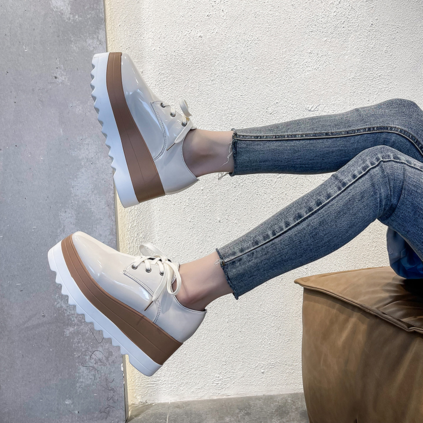 布洛克镂空雕花英伦风系带休闲鞋