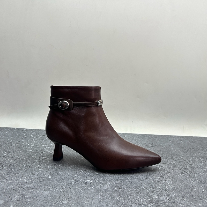 2024断码真皮秋冬新款女鞋