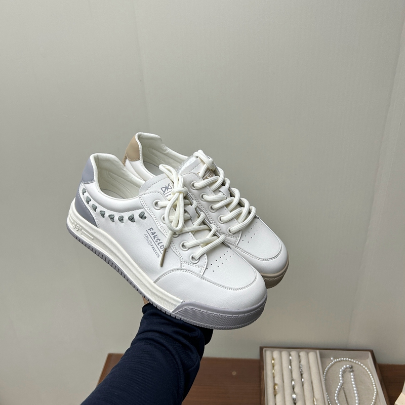 工厂断码真皮运动鞋女2025