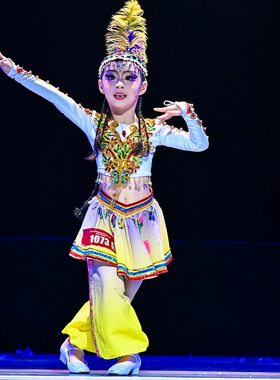 Raka Dum 中 国 舞 ( 独 舞 )传统服饰舞台演出民族风