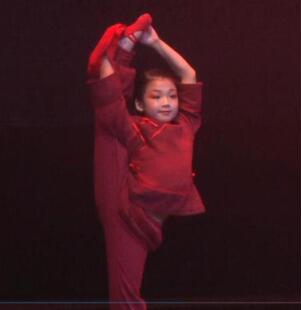 龙飞凤舞《红手绢》小小舞蹈家奖儿童演出服表演服舞蹈服手工定制