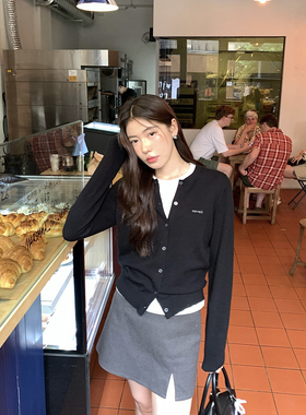 Halo Luu字母刺绣黑色毛衣针织开衫女秋冬微宽松羊毛内搭短款上衣