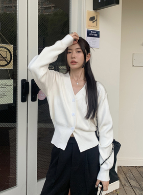 HaloLuu白色v领毛衣开衫女春季韩系慵懒外套收腰显瘦短款针织上衣