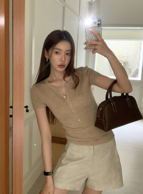 Halo Luu 卡其色修身短袖女夏季新款亨利衫薄款休闲显瘦针织上衣