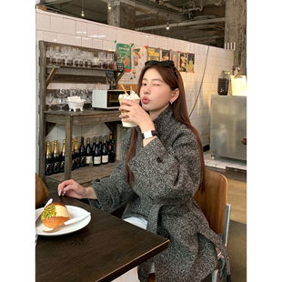 加厚高级感短款 深灰色羊毛大衣女冬季 立领收腰毛呢外套 Luu Halo