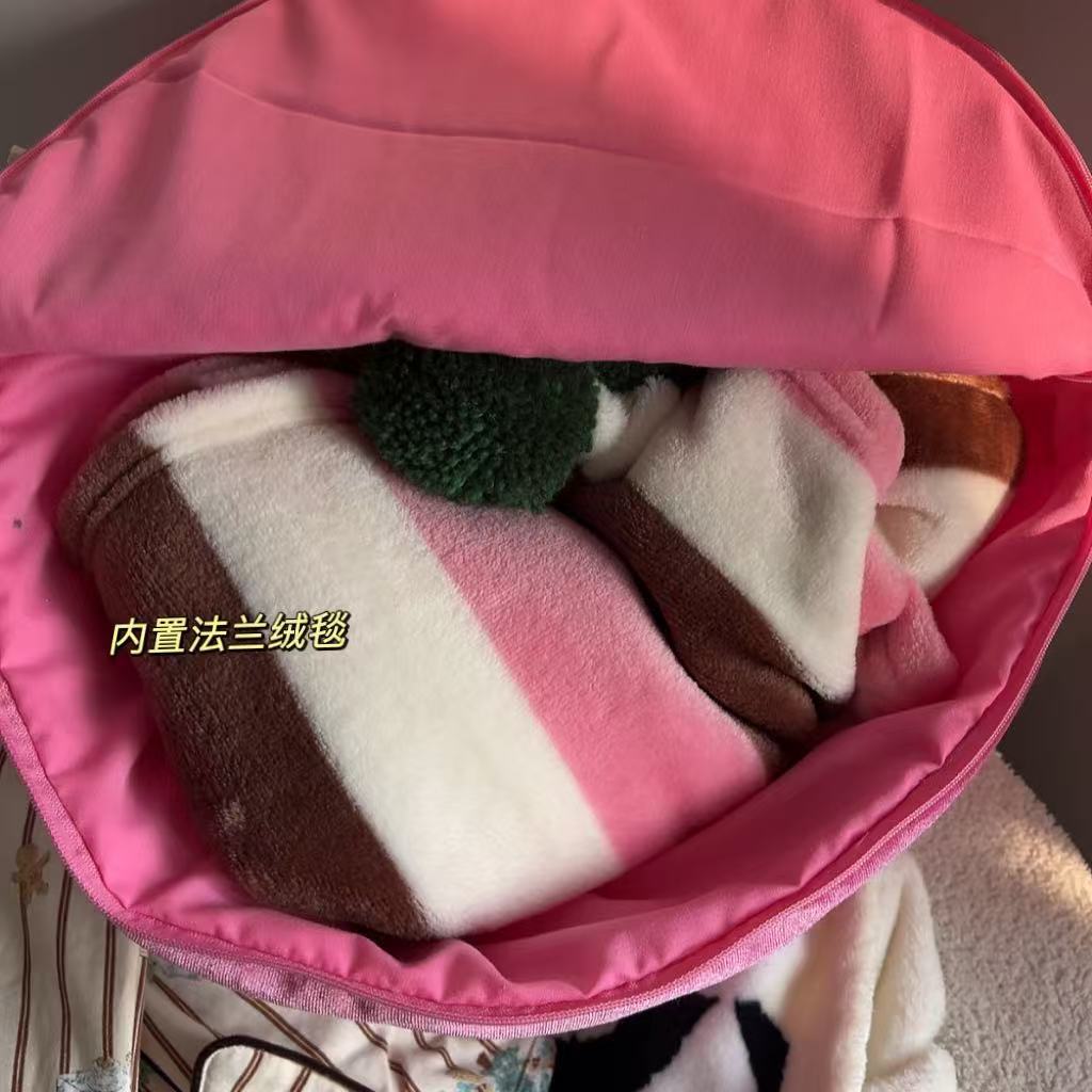 摇粒绒绣字母蛋糕二合一法兰绒暖香毛毯抱枕车载靠枕保暖加厚