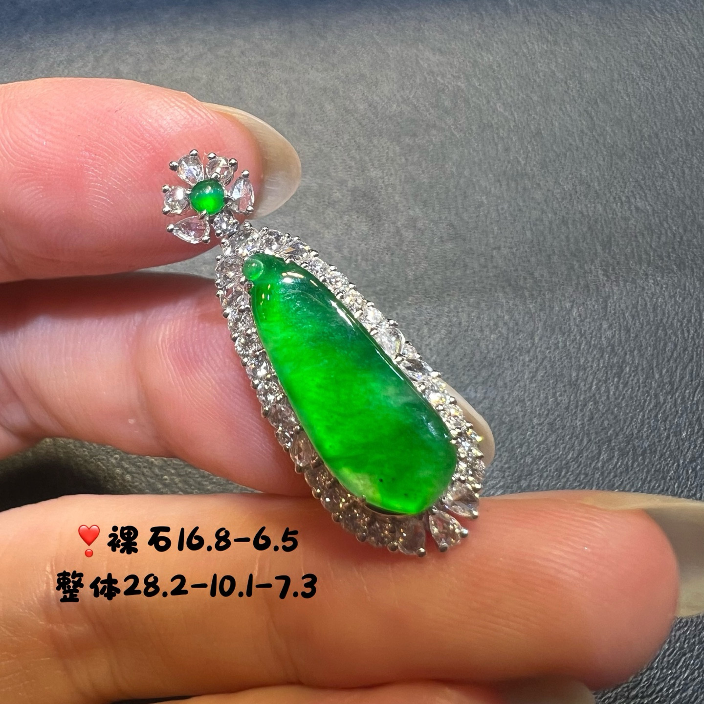 18k金真钻镶嵌高冰种阳绿起光翡翠福瓜吊坠天然缅甸A货精品