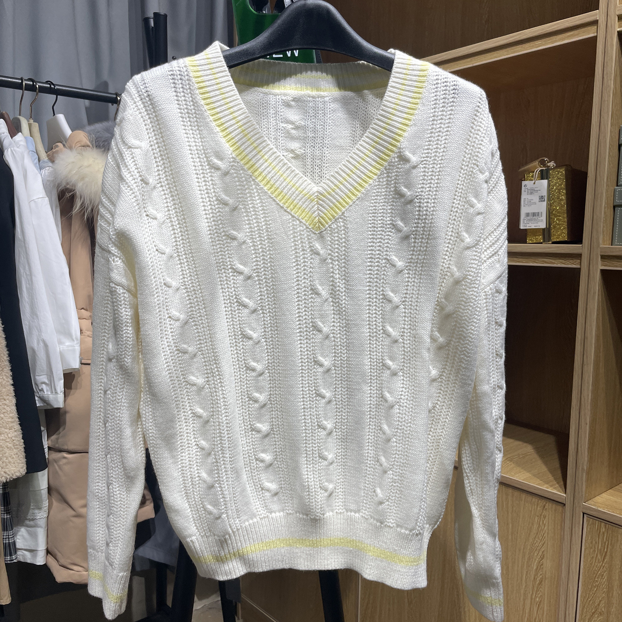 [五]兰米特卖春秋新款女装学院风V领麻花毛衣宽松显瘦时尚针织衫