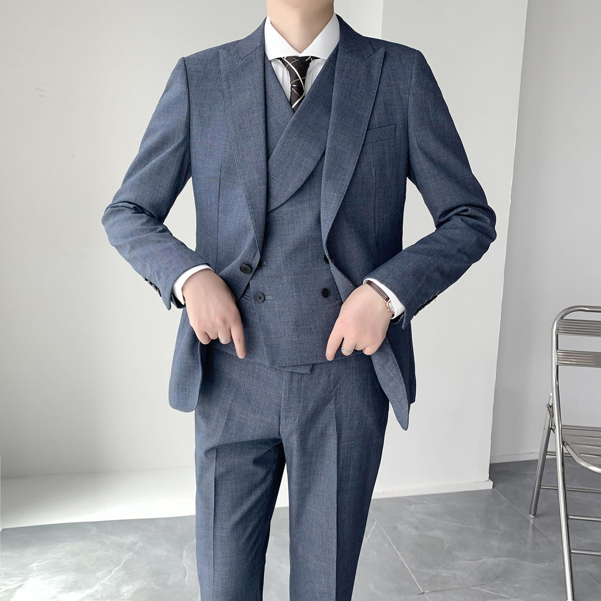 领子马甲西服套装 挺括顺滑修身绅士经典细格西装套装XZ840/P310图片