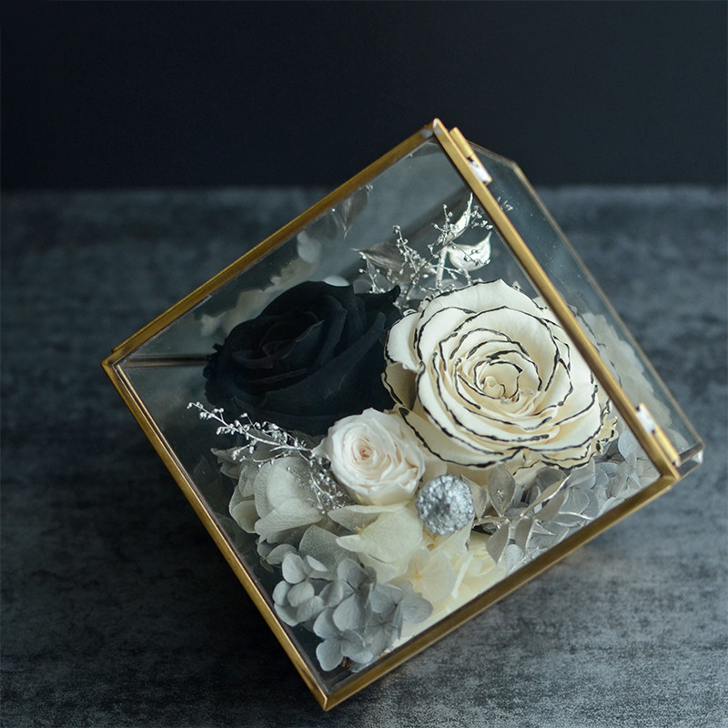 所思 新品黑玫瑰白玫瑰永生花送男女朋友七夕生日礼物在类目 鲜花速递/花卉仿真/绿植园艺, 永生花/干花, 永生花中 - 来自Buy2taobao.com提供专业的淘宝代购服务