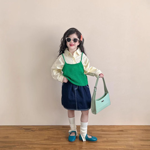 女童春款洋气叠穿绿色针织吊带上衣+黄色小狗刺绣衬衣+牛仔短裙