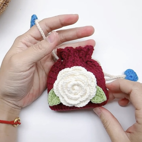 手工毛线勾织山茶花耳机包材料包