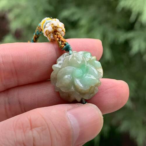 缅甸A货翡翠手牌浅绿色花开富贵