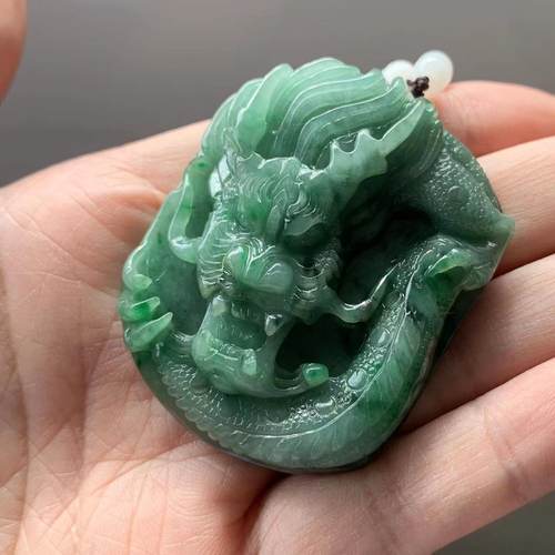 缅甸翡翠吊坠A货糯冰绿色龙牌