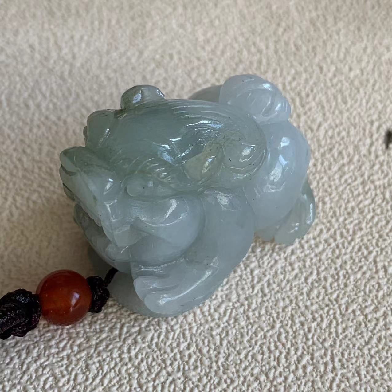 缅甸天然翡翠吊坠种白色貔貅吊坠