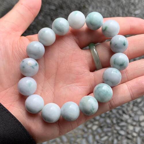 缅甸翡翠手串乳白色底绿飘花手串