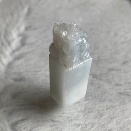 缅甸A货翡翠印章乳白色飘黄摆件