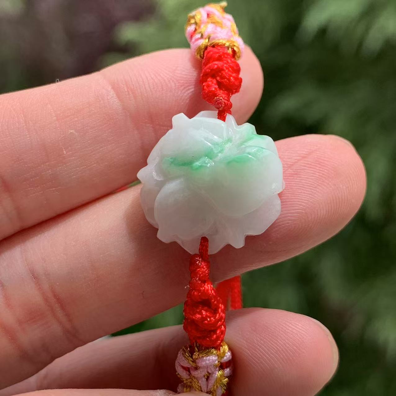 缅甸翡翠手牌白底青飘花雕花手牌