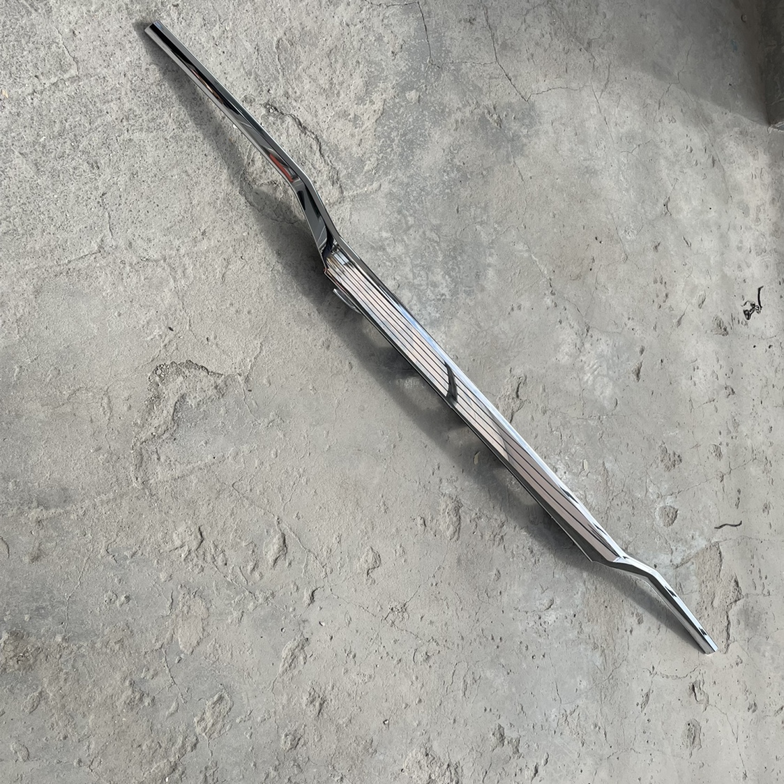 适配荣威EI6 MAX 行李箱亮条 后备箱饰条 银色饰条