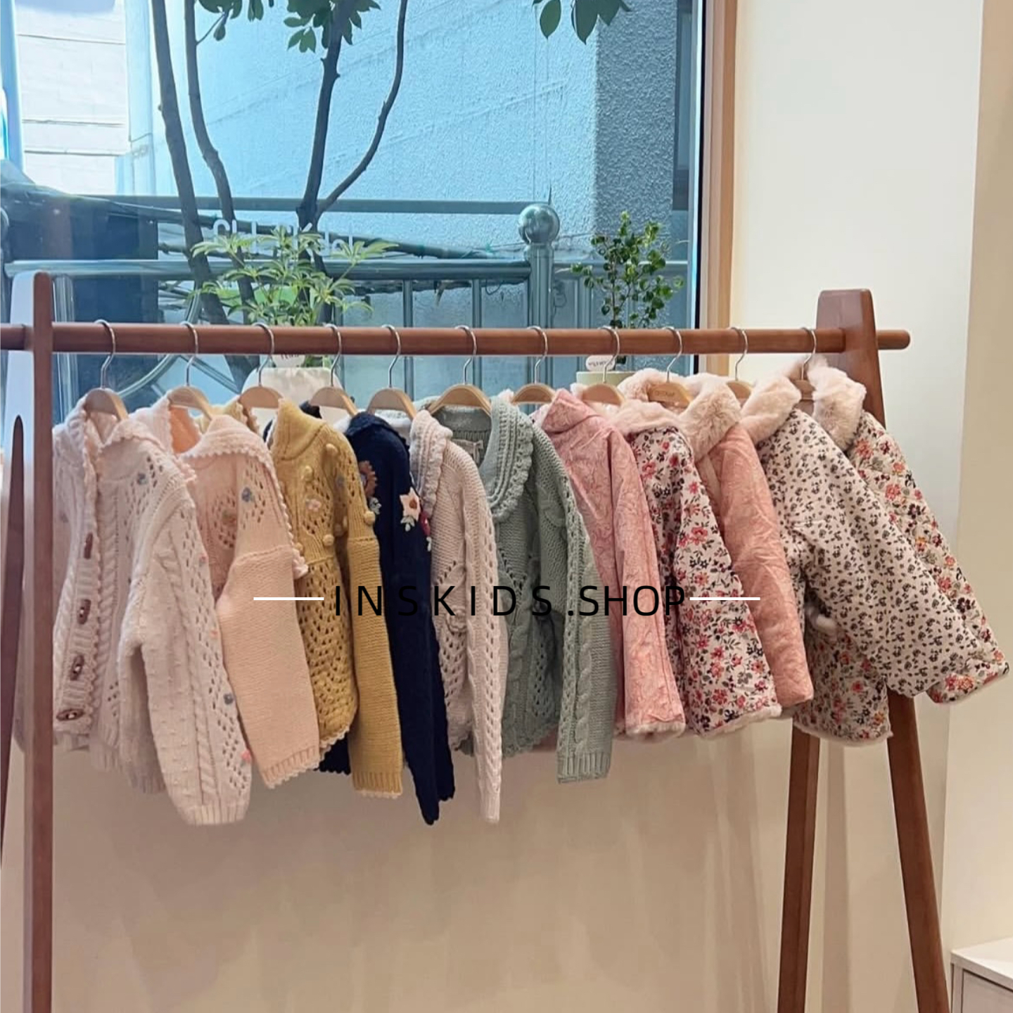 手工球球刺绣花朵针织衫斗篷套装