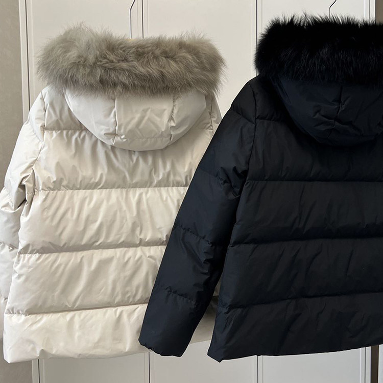 【0106】冬季新款青年流行女士户外运动休闲毛领加厚羽绒服SW