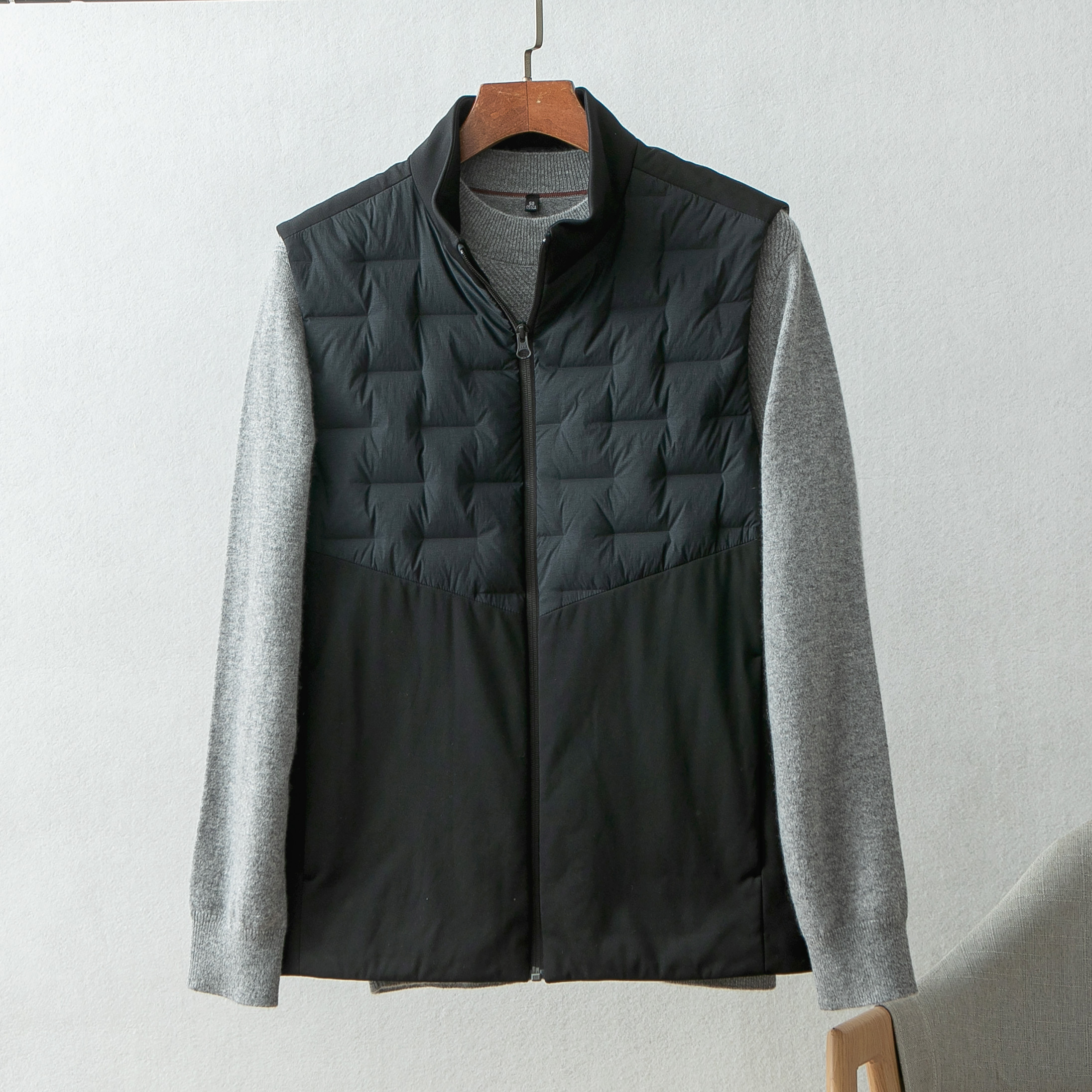 轻松打造叠穿精英气息！时尚拼接 拉链立领羽绒马甲男251145