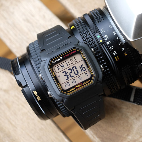 卡西欧10年防水多功能电子手表