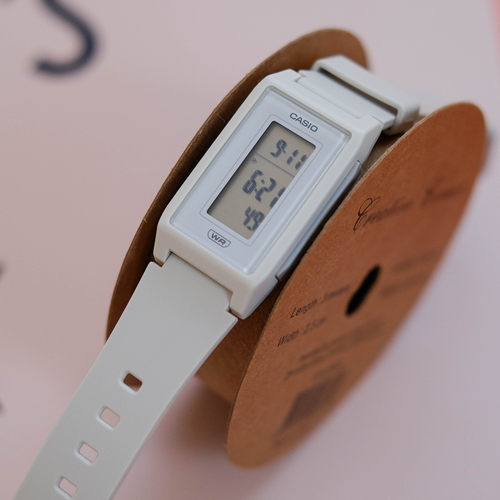 卡西欧女表数字方形时尚轻薄夜光