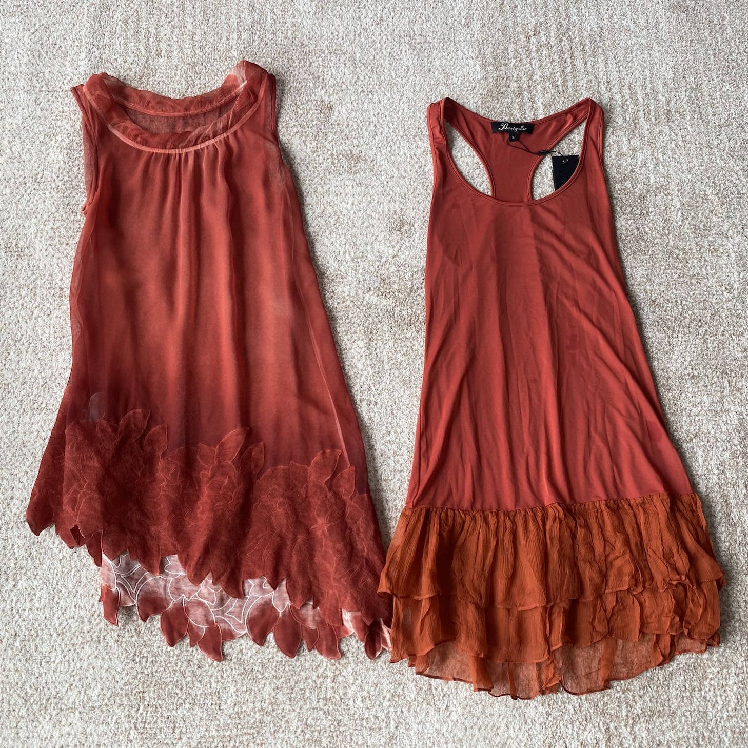 夏季新款女装红色无袖荷叶边装饰真丝连衣裙宽松版型两件套