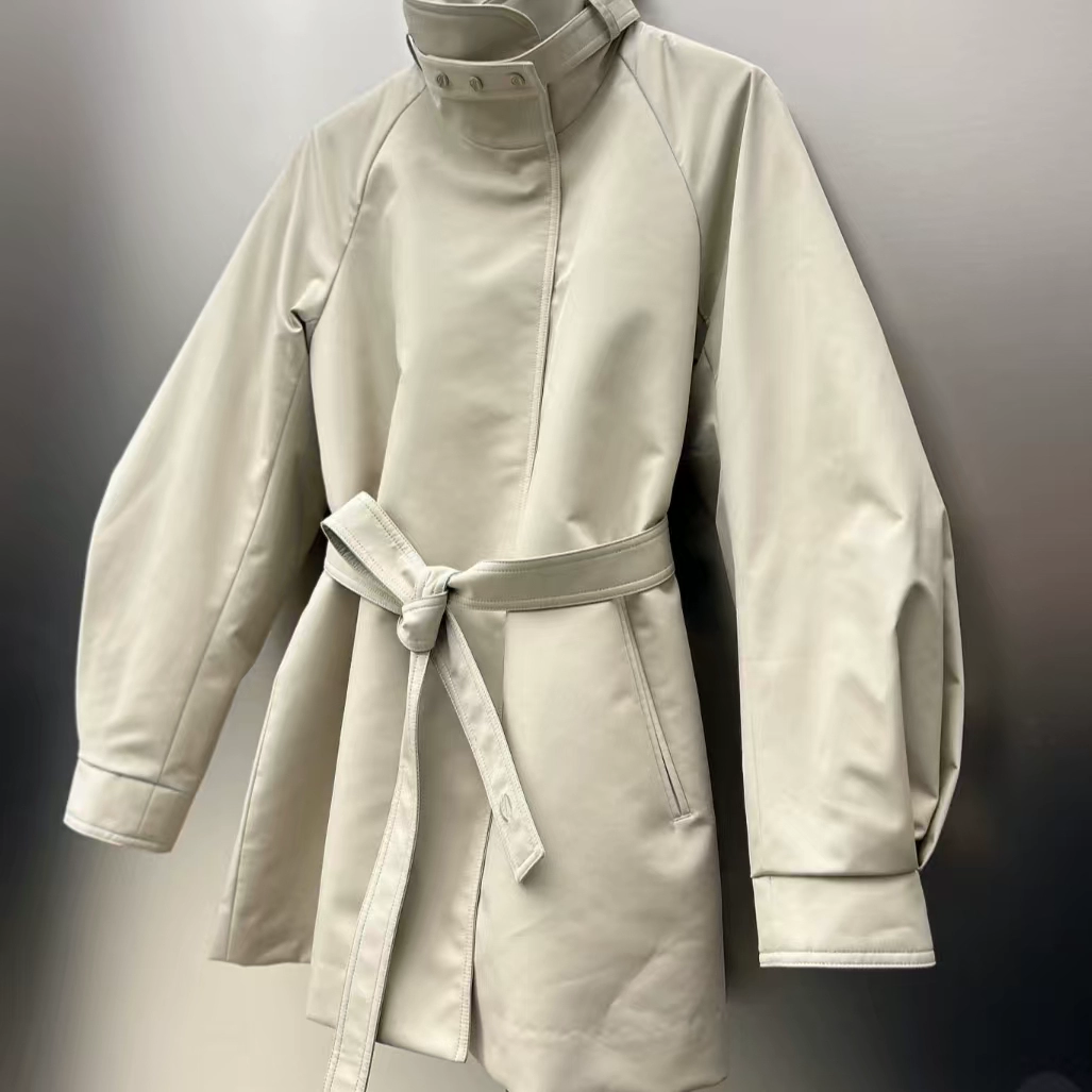 波家25新款女品质通勤短款鹅绒简约高奢风衣羽绒服B250244202