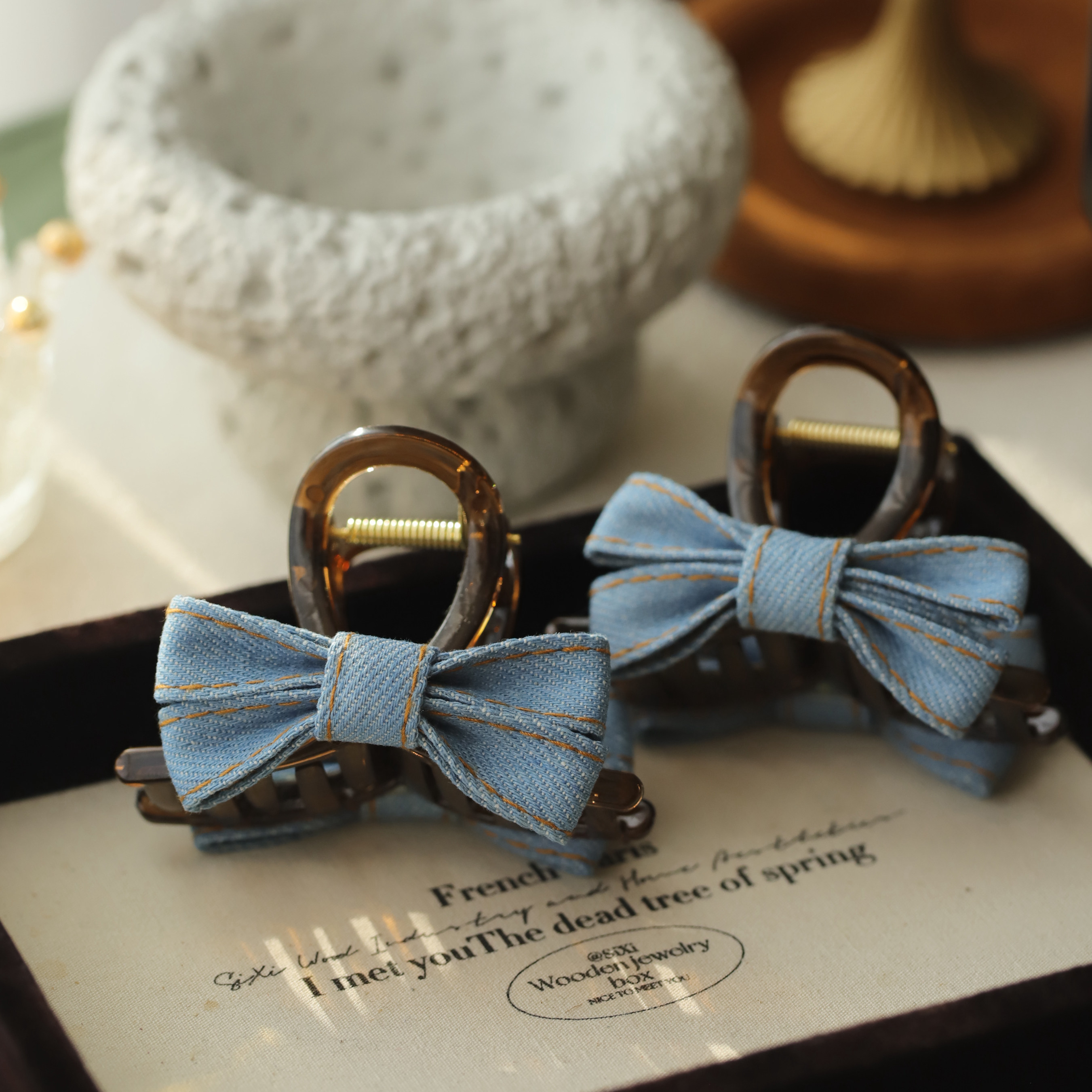 牛仔布艺蝴蝶结透明发夹女2025新款高端后脑勺抓夹鲨鱼夹发饰少女