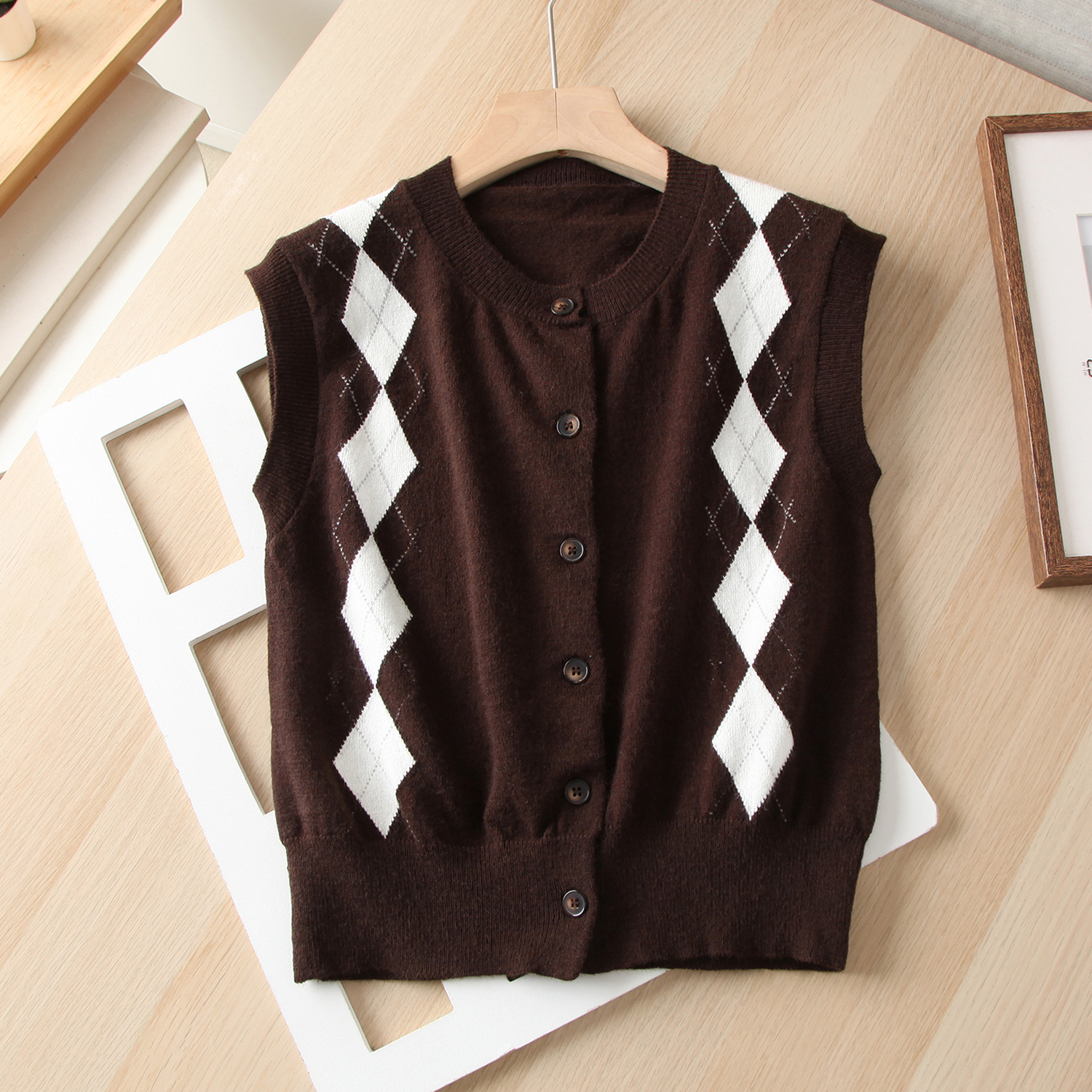 单排扣菱格修身针织开衫马甲背心