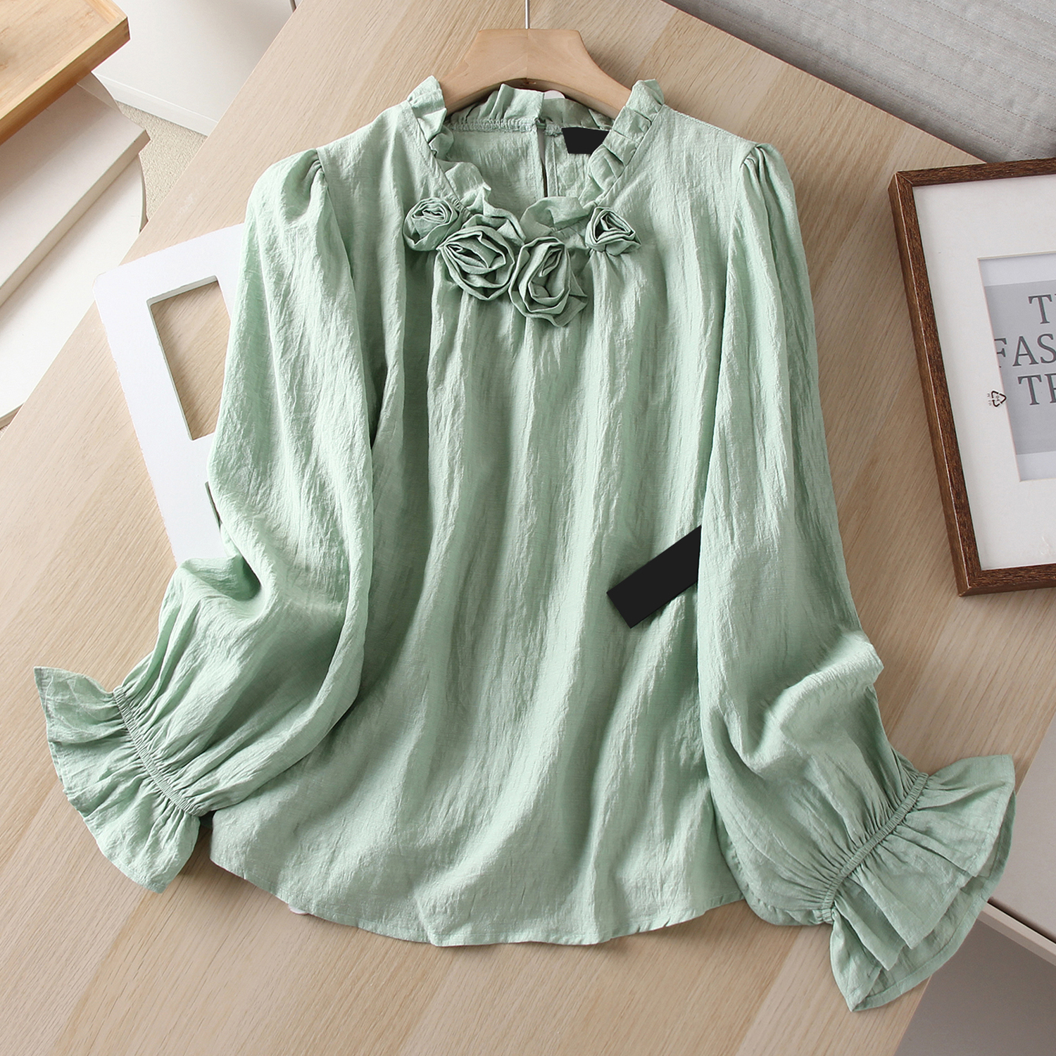 圆领喇叭袖气质长袖小衫衬衫女