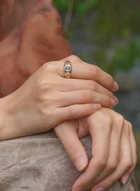 维多利亚风格蓝宝石钻石古董星芒戒指三石款高级感重工18k金戒指