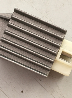 适用光阳豪迈GY6 125交流 4插头整流器 稳压器12V 充电器 电阻器