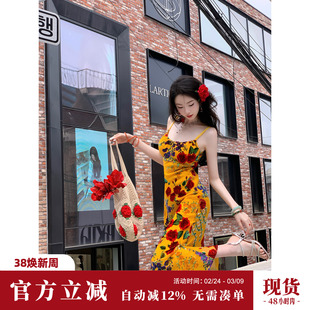 Sun雅乔【美学暴击】早秋新款新中式复古时尚红花丝绒吊带连衣裙