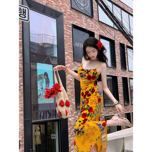 Sun雅乔【美学暴击】早秋新款新中式复古时尚红花丝绒吊带连衣裙
