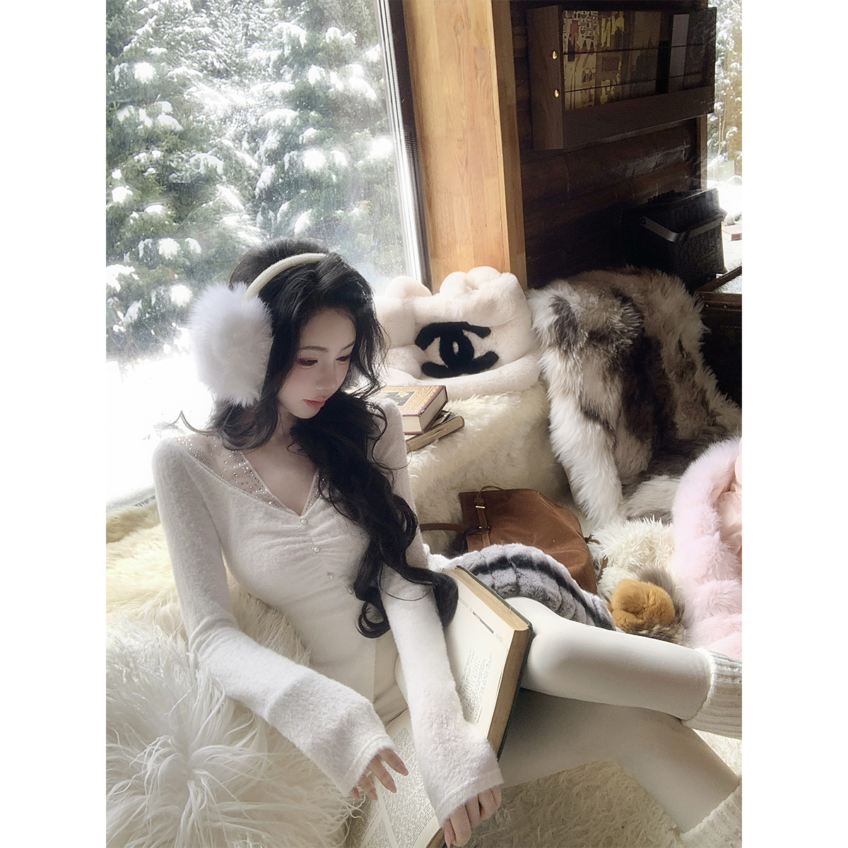 Sun雅乔【心机内搭】秋冬新款V领网纱闪钻拼接毛绒针织打底上衣女