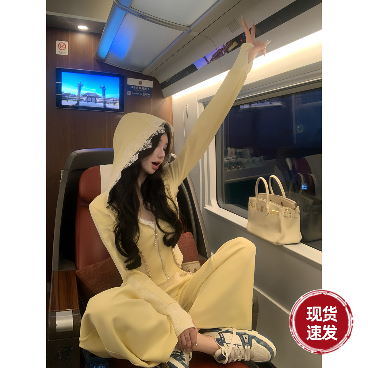 雅乔【慵懒满分】早秋修身连帽空气棉蕾丝运动时尚休闲两件套装