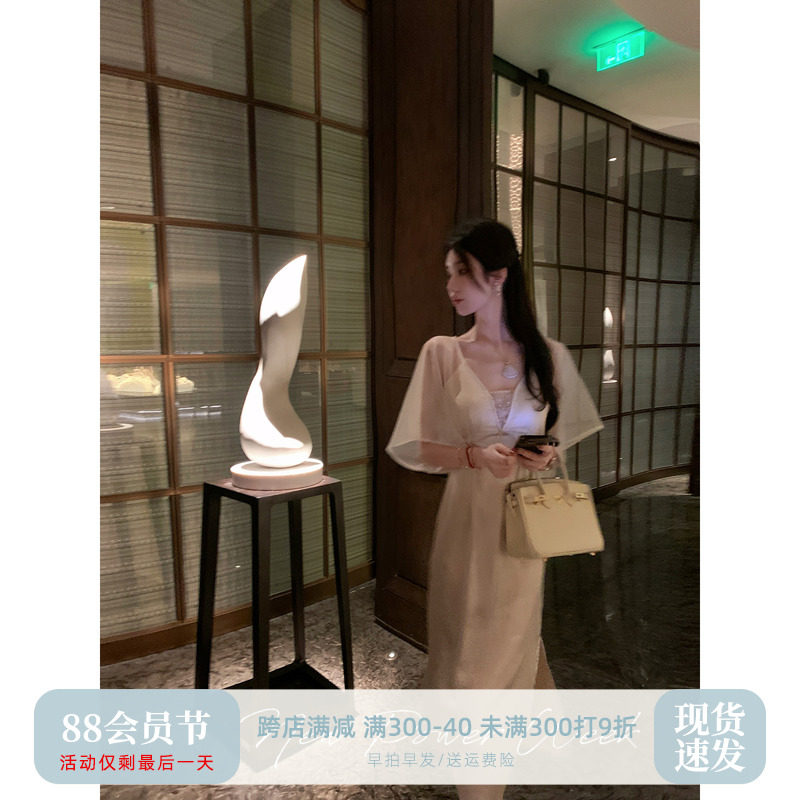 Sun雅乔【女神姐姐】夏季新款轻熟风缎面拼接V领荷叶袖长款连衣裙