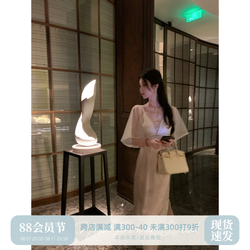 Sun雅乔【女神姐姐】夏季新款轻熟风缎面拼接V领荷叶袖长款连衣裙